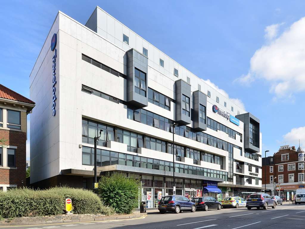 Travelodge London Finchley Eksteriør billede
